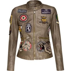 Kurtka AERONAUTICA MILITARE Brązowy. Brązowe kurtki damskie marki Aeronautica Militare, z aplikacjami, ze skóry, militarne, bez kaptura. Za 3000,00 zł.