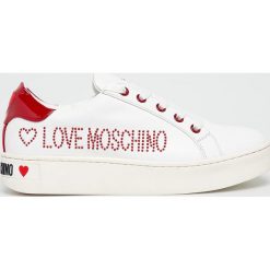 Love Moschino - Buty. Białe buty sportowe damskie Love Moschino, bez wzorów, ze skóry, sportowe. W wyprzedaży za 549,90 zł.
