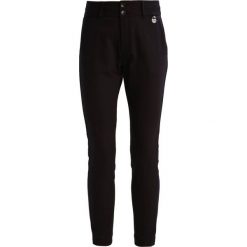 Mos Mosh BLAKE NIGHT Spodnie materiałowe black. Czarne spodnie damskie marki Mos Mosh, bez wzorów, z elastanu. Za 579,00 zł.