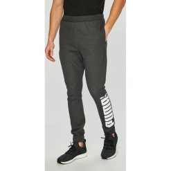 Puma - Spodnie. Szare spodnie męskie Puma, na co dzień, xl, z nadrukiem, z elastanu, casualowe. W wyprzedaży za 139,90 zł.