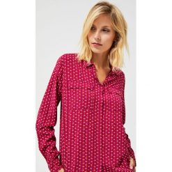 Koszula w geometryczne wzory. Czerwone koszule damskie Moodo, xl, bez wzorów, z wiskozy, bez kołnierzyka, z długim rękawem. Za 49,99 zł.