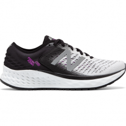 Buty do biegania damskie NEW BALANCE FRESH FOAM 1080V9 / NBW1080WB9. Buty sportowe damskie New Balance, bez wzorów, do biegania. Za 449,99 zł.