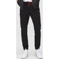 Joggery slim - Czarny. Czarne spodnie męskie Cropp, m. Za 129,99 zł.