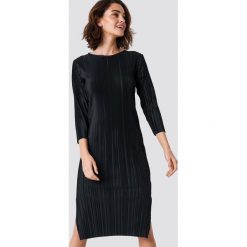 Rut&Circle Sukienka Katrin - Black. Czarne sukienki damskie marki Rut&Circle, na co dzień, bez wzorów, z okrągłym kołnierzem, bez rękawów, proste. Za 141,95 zł.