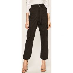 Vero Moda - Spodnie. Czarne spodnie damskie Vero Moda, s, w paski, z elastanu. W wyprzedaży za 189,90 zł.