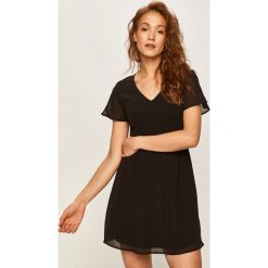 Calvin Klein Jeans - Sukienka. Żółte sukienki damskie Calvin Klein Jeans, na co dzień, s, w kwiaty, z poliesteru, casualowe, z okrągłym kołnierzem, z krótkim rękawem, krótkie, mini, rozkloszowane. W wyprzedaży za 239,90 zł.