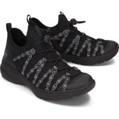 RIEKER N62Z8-00 black, półbuty damskie. Czarne półbuty damskie Rieker, bez wzorów, z gumy, bez obcasa, bez zapięcia. Za 289,90 zł.