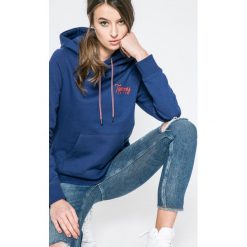 Tommy Jeans - Bluza. Niebieskie bluzy damskie z kieszeniami marki Tommy Jeans, s, z bawełny, z kapturem. W wyprzedaży za 249,90 zł.