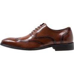 Kenneth Cole New York BRANT LACE UP Eleganckie buty cognac. Brązowe buty wizytowe męskie marki Kenneth Cole New York, ze skóry, na sznurówki. Za 749,00 zł.