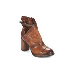 Botki Airstep / A.S.98 PETIAN. Pomarańczowe botki damskie marki Airstep / A.S.98, bez obcasa, bez zapięcia. Za 847,20 zł.