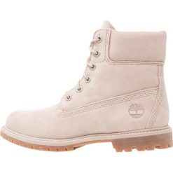 Timberland 6IN PREMIUM WP Botki sznurowane simply taupe. Szare buty zimowe damskie marki Timberland, z materiału, na sznurówki. W wyprzedaży za 531,30 zł.