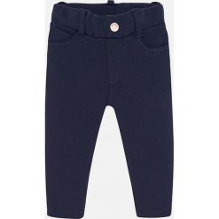 Mayoral - Spodnie dziecięce 74-98 cm. Czerwone spodnie dziewczęce Mayoral, bez wzorów, z elastanu, casualowe. Za 65,90 zł.