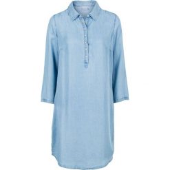 Sukienka bonprix niebieski dżins. Niebieskie sukienki damskie bonprix, bez wzorów, z lyocellu, bez kołnierzyka, z krótkim rękawem, krótkie, mini, plisowane. Za 109,99 zł.