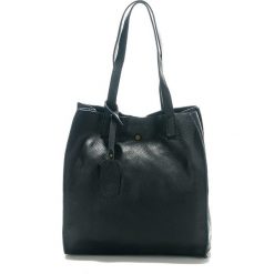 Skórzana torebka w kolorze czarnym - 38 x 28 x 10 cm. Czarne torebki klasyczne damskie Edmond Louis, Giulia Massari & Co., w paski, ze skóry, na ramię, bez dodatków. W wyprzedaży za 219,95 zł.