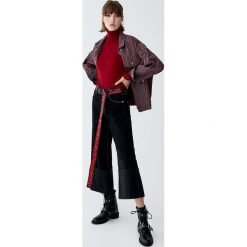 Sweter z golfem basic. Czerwone golfy damskie marki Pull&Bear. Za 59,90 zł.