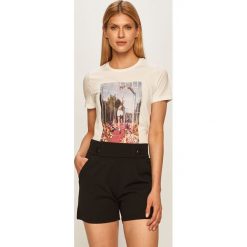 Only - T-shirt. Białe bluzki damskie ONLY, s, z nadrukiem, z bawełny, casualowe, z okrągłym kołnierzem. W wyprzedaży za 49,90 zł.