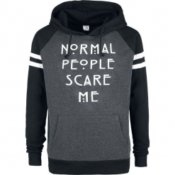 American Horror Story Normal People Scare Me Bluza z kapturem melanż czarny/szary. Czarne bluzy męskie rozpinane American Horror Story, l, melanż, z kapturem. Za 184,90 zł.