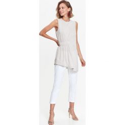 BLUZKA BEZ RĘKAWÓW DAMSKA, GŁADKA. Szare bluzki damskie Top Secret, bez wzorów, eleganckie, z asymetrycznym kołnierzem, bez rękawów. W wyprzedaży za 29,99 zł.