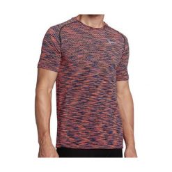 Nike M NK DF KNIT TOP SS, 10 | URUCHOMIENIE | MĘŻCZYZNA | TOP Z KRÓTKIM RĘKAWEM | CZARNY / HYPER CRIMSON / PURPLE COM | 2XL. Czerwone koszulki męskie Nike, xl, bez wzorów, sportowe, bez kołnierzyka, z krótkim rękawem, krótkie. W wyprzedaży za 214,22 zł.