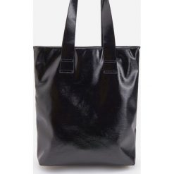 Torebka typu shopper - Czarny. Czarne torby damskie na zakupy Reserved, bez wzorów, bez dodatków. Za 129,99 zł.