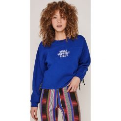 Undiz - Bluza Babydrawstiz. Niebieskie bluzy damskie Undiz, s, z nadrukiem, z bawełny, bez rękawów, bez kaptura. Za 89,90 zł.
