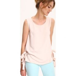 BLUZKA BEZ RĘKAWÓW. Różowe bluzki damskie Top Secret, s, bez wzorów, eleganckie, bez kołnierzyka, z długim rękawem. W wyprzedaży za 49,99 zł.