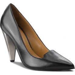 Półbuty SOLO FEMME - 34301-01-A19/E45-04-00 Czarny. Czarne półbuty damskie Solo Femme, bez wzorów, ze skóry, bez obcasa, na obcasie, bez zapięcia. W wyprzedaży za 239,00 zł.