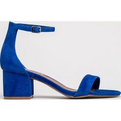 Steve Madden - Sandały Irenee. Szare sandały damskie Steve Madden, bez wzorów, ze skóry, z okrągłym noskiem, bez obcasa, na obcasie, na klamry. W wyprzedaży za 269,90 zł.