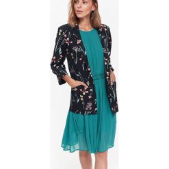 ŻAKIET DAMSKI, LUŹNY, Z RĘKAWEM 3/4, W KWIATY. Szare marynarki i żakiety damskie Top Secret, w kwiaty, eleganckie. Za 114,99 zł.