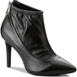 Botki BRONX - 75041-J BX 1245 Black 01. Czarne botki damskie na obcasie marki Bronx, z materiału. W wyprzedaży za 229,00 zł.