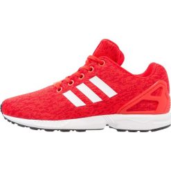 Adidas Originals ZX FLUX Tenisówki i Trampki core red/footwear white/core black. Czerwone trampki dziewczęce adidas Originals, z tworzywa sztucznego. W wyprzedaży za 195,30 zł.