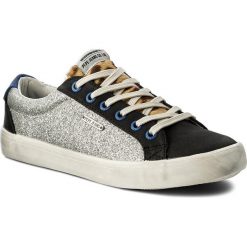 Tenisówki PEPE JEANS - Stark Blim PLS30653 Silver 934. Szare półbuty damskie Pepe Jeans, na co dzień, z aplikacjami, z jeansu, bez obcasa, na płaskiej podeszwie, bez zapięcia. W wyprzedaży za 219,00 zł.