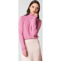 NA-KD Lekki golf dzianinowy - Pink. Różowe golfy damskie NA-KD, z dzianiny. Za 121,95 zł.