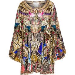 Sukienka CAMILLA. Szare sukienki damskie Camilla, na spacer, na lato, z nadrukiem, z jedwabiu, z falbankami, z krótkim rękawem, długie, mini. Za 3190,00 zł.