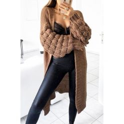 Kardigan ZOGA BEIGE. Brązowe bluzy damskie Kardigan ZOGA BEIGE, uniwersalny, bez wzorów, z dzianiny, bez rękawów, bez kaptura. W wyprzedaży za 99,00 zł.