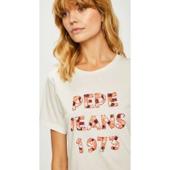 Pepe Jeans - Top Marnie. Białe bluzki damskie Pepe Jeans, s, z nadrukiem, z bawełny, z okrągłym kołnierzem. W wyprzedaży za 89,90 zł.