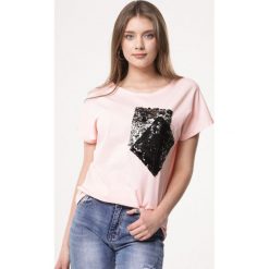 Różowy T-shirt Peculiarity. Różowe t-shirty damskie Born2be, s, z aplikacjami, klasyczne, z okrągłym kołnierzem, z krótkim rękawem. Za 49,99 zł.