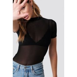 NA-KD Party Siateczkowy top z krótkim rękawem - Black. Czarne topy damskie marki NA-KD Party, bez wzorów, z materiału, bez kołnierzyka. Za 72,95 zł.