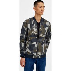 Kurtka bomber w różnych kolorach. Brązowe kurtki męskie bomber Pull&Bear, m. Za 89,90 zł.