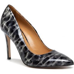 Szpilki SOLO FEMME - 34201-A8-K40/000-04-00 Szary. Szare półbuty damskie Solo Femme, bez wzorów, ze skóry, bez obcasa, na obcasie, bez zapięcia. W wyprzedaży za 249,00 zł.