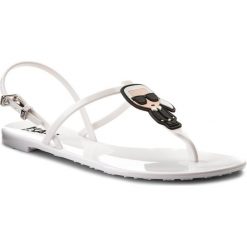 Sandały KARL LAGERFELD - KL80002 White Rubber. Białe klapki damskie KARL LAGERFELD, z aplikacjami, z tworzywa sztucznego, bez obcasa, na obcasie. W wyprzedaży za 239,00 zł.