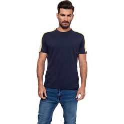 T-shirt w kolorze granatowym. Niebieskie t-shirty męskie Lonsdale, Kangol, s, z haftami, z bawełny, z okrągłym kołnierzem. W wyprzedaży za 39,95 zł.
