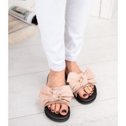 Klapki damskie Laura Mode SYT-04 Beżowe. Brązowe klapki damskie z materiału. Za 59,00 zł.