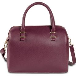 Torebka bonprix oberżyna. Fioletowe torebki klasyczne damskie bonprix, w paski, eleganckie, na ramię, zdobione, bez dodatków. Za 99,99 zł.