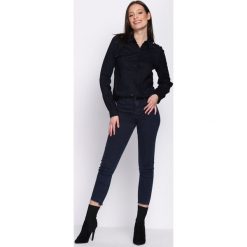 Granatowa Koszula Wild Child. Niebieskie koszule damskie Multu, s, bez wzorów, bez kołnierzyka, bez rękawów. Za 19,99 zł.