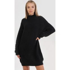 Czarna Tunika Usinesha. Czarne tuniki damskie Born2be, s, bez wzorów, bez kołnierzyka, bez rękawów. Za 159,99 zł.
