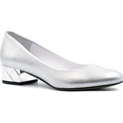Srebrne skórzane baleriny na ozdobnym srebrnym obcasie 261C. Szare baleriny damskie Neścior, bez wzorów, ze skóry, eleganckie, bez obcasa. W wyprzedaży za 219,00 zł.