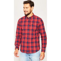 Koszula Lee Button Down L880DMNH. Czerwone koszule męskie Lee, s, bez wzorów, casualowe, button down, bez rękawów. W wyprzedaży za 179,00 zł.