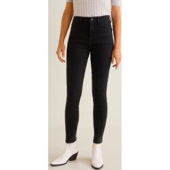 Mango - Jeansy Soho. Czarne jeansy damskie skinny marki Mango, z elastanu, z podwyższonym stanem. Za 139,90 zł.