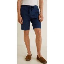 Mango Man - Szorty Capri. Niebieskie spodenki i szorty męskie Mango Man, bez wzorów, z elastanu, casualowe. W wyprzedaży za 139,90 zł.
